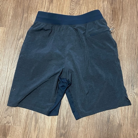 Lululemon T.H.E Shorts Men’s Small Navy 9” Inseam - Picture 2 of 4
